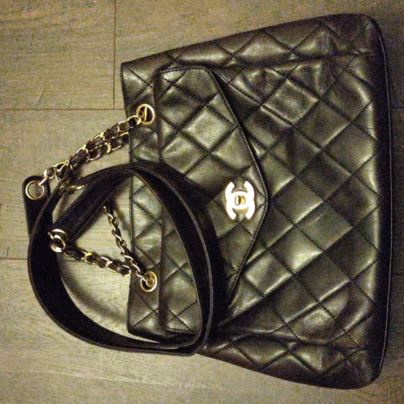 Chanel Black Quilted Leather Shoulder Bag - Picture 1 of 16